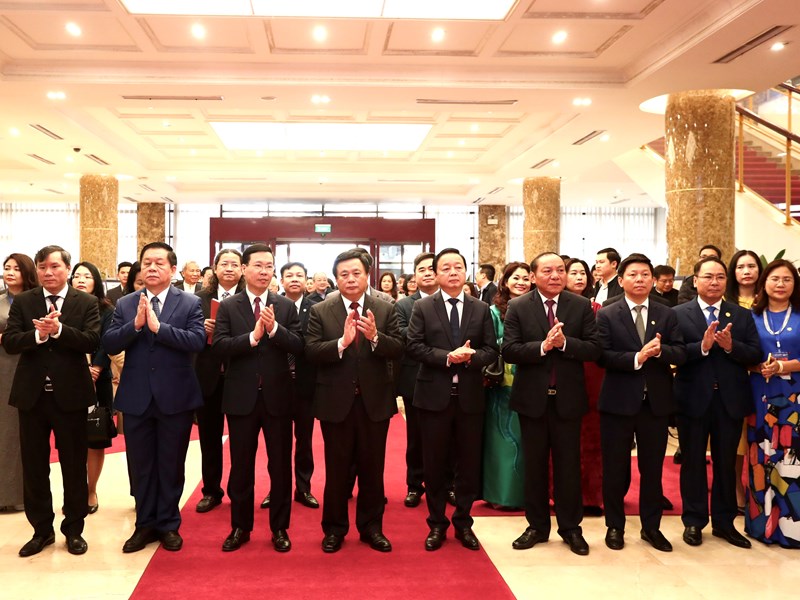 Khai mạc Triển lãm ảnh kỷ niệm 80 năm Đề cương về văn hóa Việt Nam - Anh 1