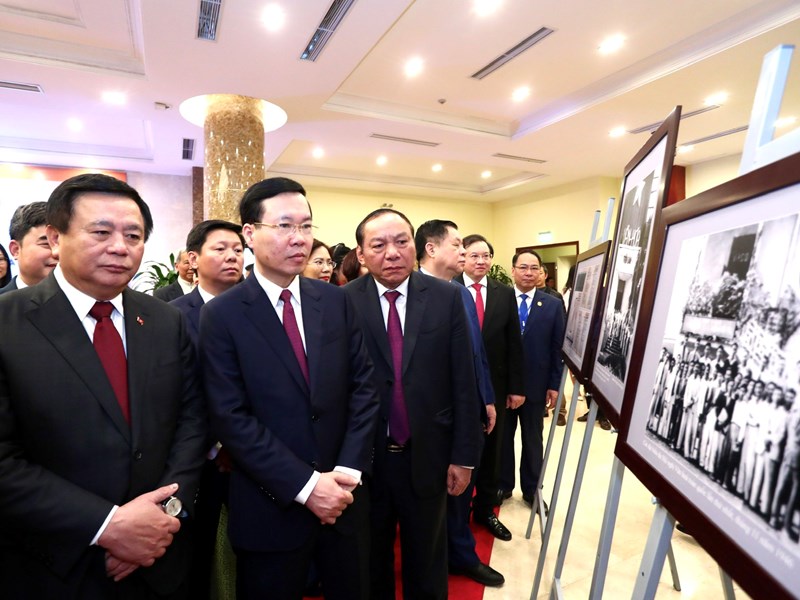 Hội thảo khoa học quốc gia 80 năm Đề cương về văn hóa Việt Nam:  Khát vọng chấn hưng, phát triển nền văn hóa - Anh 9