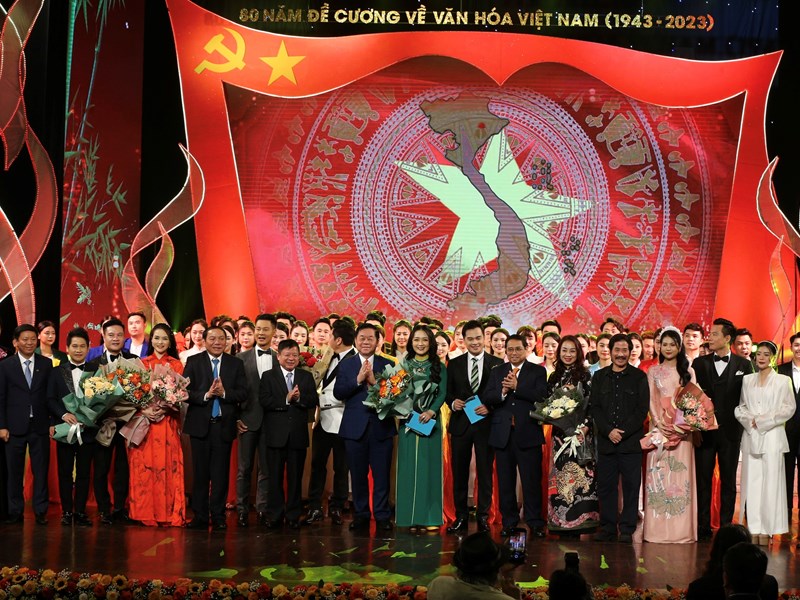 Thủ tướng: Tăng cường huy động, phát huy tối đa hiệu quả các nguồn lực để phát triển toàn diện văn hóa - Anh 17