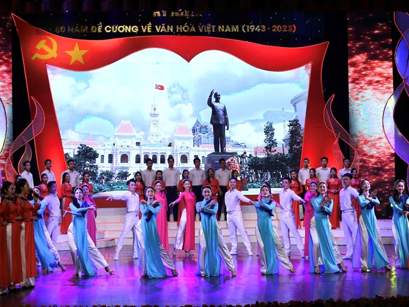 Thủ tướng: Tăng cường huy động, phát huy tối đa hiệu quả các nguồn lực để phát triển toàn diện văn hóa - Anh 14
