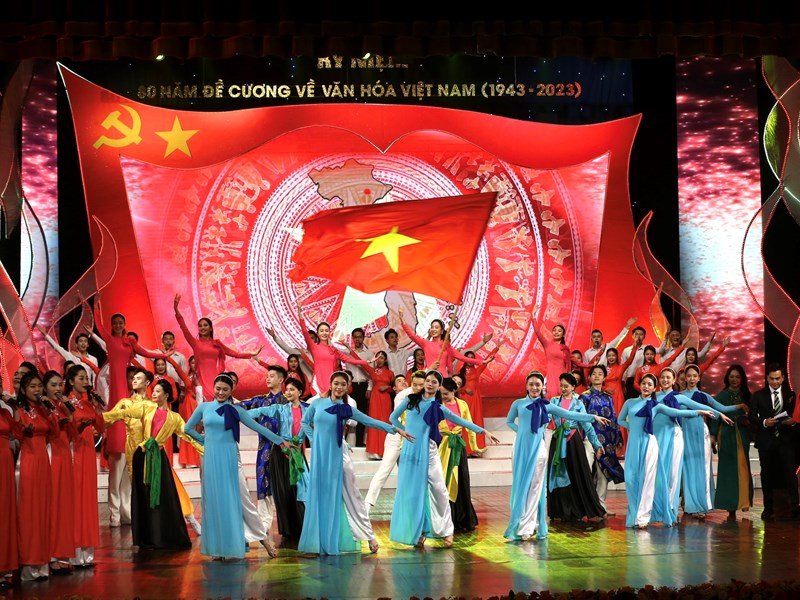 Thủ tướng: Tăng cường huy động, phát huy tối đa hiệu quả các nguồn lực để phát triển toàn diện văn hóa - Anh 7