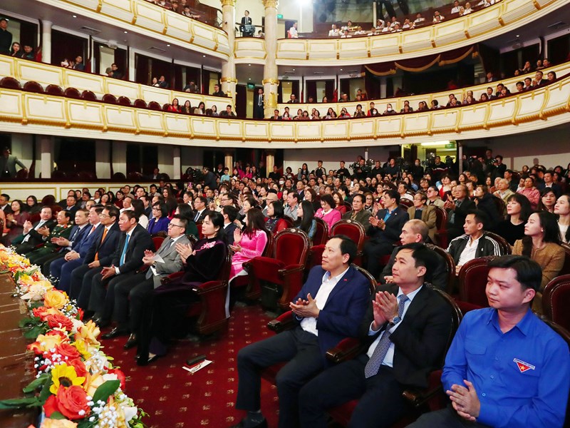 Thủ tướng: Tăng cường huy động, phát huy tối đa hiệu quả các nguồn lực để phát triển toàn diện văn hóa - Anh 16