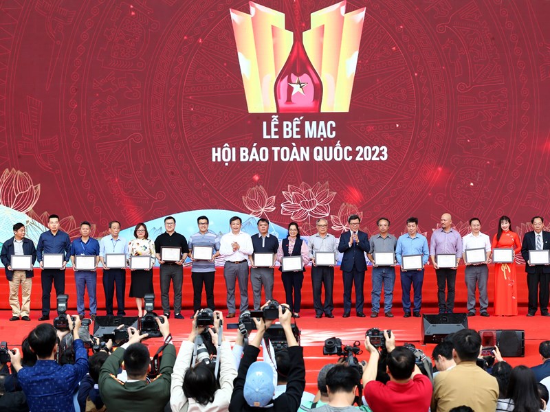 Báo chí phải thay đổi tư duy và cách làm, đẩy nhanh chuyển đổi số - Anh 3