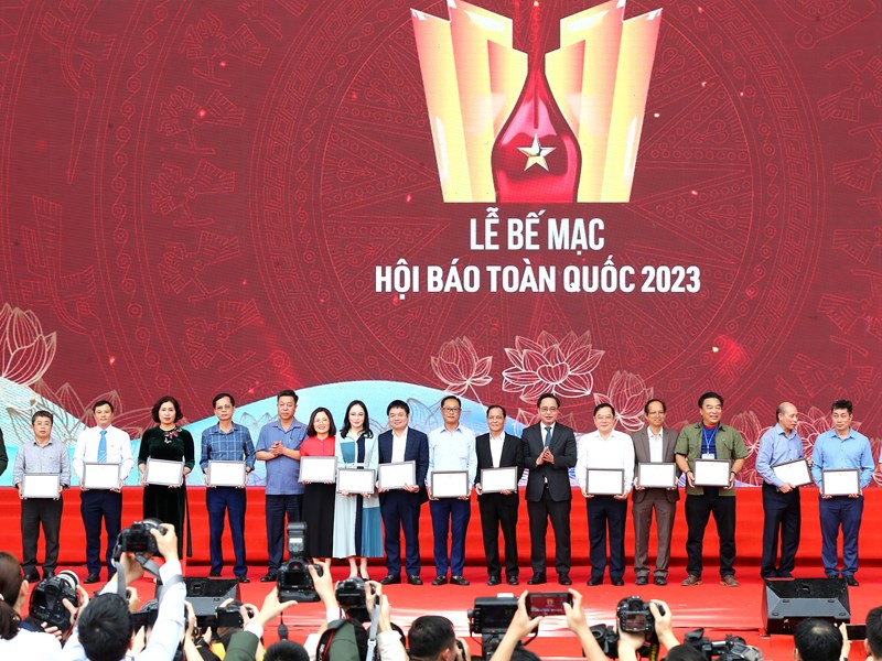 Báo chí phải thay đổi tư duy và cách làm, đẩy nhanh chuyển đổi số - Anh 4
