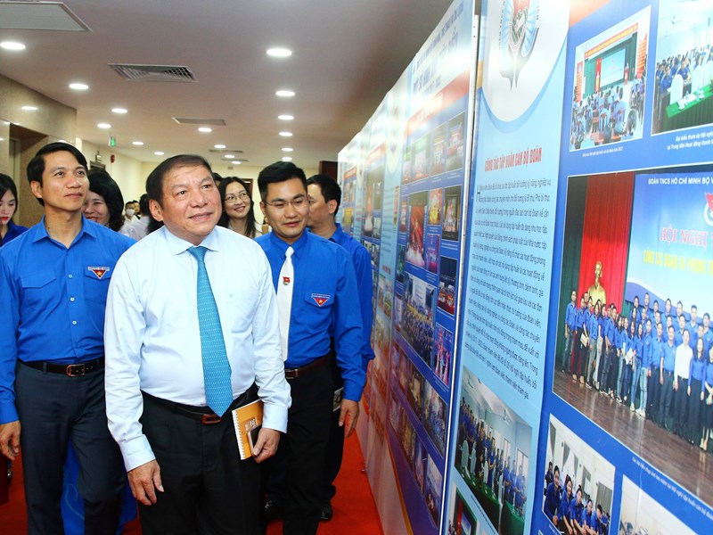 Bộ trưởng Nguyễn Văn Hùng: Tuổi trẻ Bộ VHTTDL phải tràn đầy nhiệt huyết, sẵn sàng lăn xả, cống hiến, phụng sự Tổ quốc và nhân dân - Anh 2