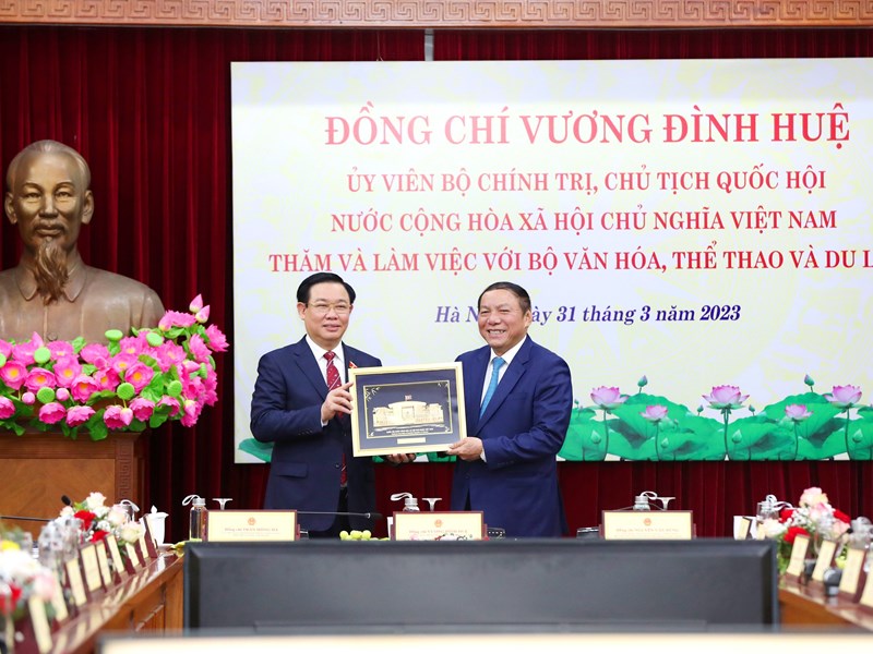 Chủ tịch Quốc hội Vương Đình Huệ: Tiếp tục làm rõ vị trí, vai trò của văn hoá đối với sự phát triển bền vững của đất nước - Anh 9