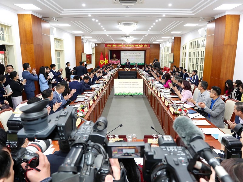 Chủ tịch Quốc hội: Khẩn trương hoàn thiện thể chế, bảo đảm nguồn lực phát triển văn hóa - Anh 3