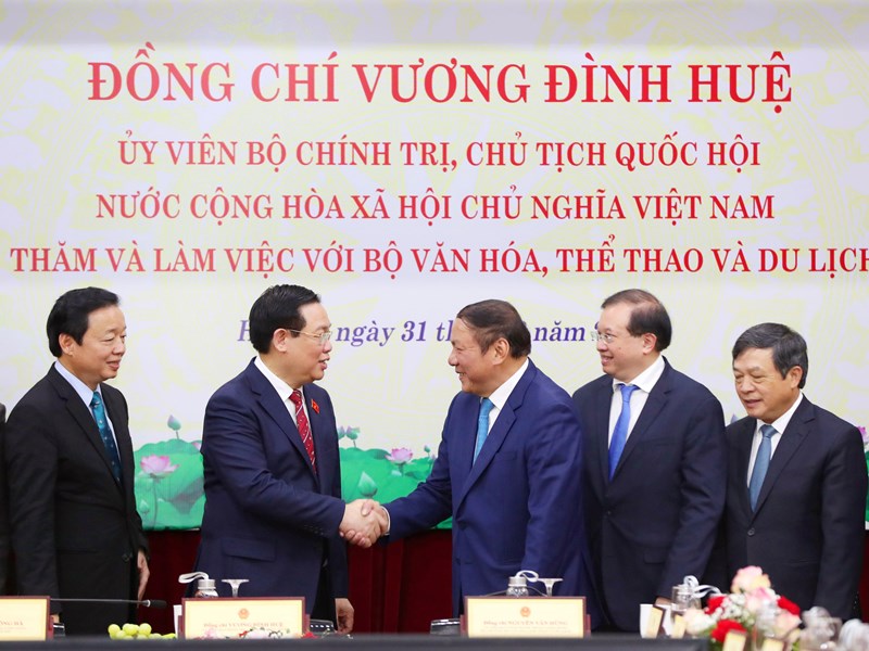 Chủ tịch Quốc hội: Khẩn trương hoàn thiện thể chế, bảo đảm nguồn lực phát triển văn hóa - Anh 6