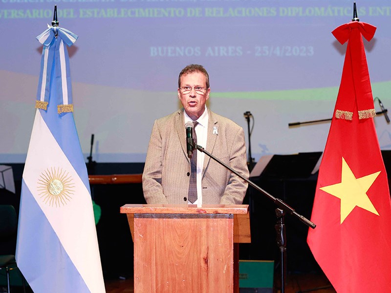 Triển lãm ảnh về Chủ tịch Hồ Chí Minh và chương trình nghệ thuật đặc biệt Việt Nam - Argentina - Anh 4