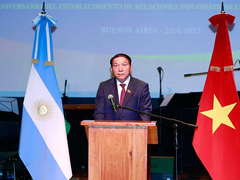 Triển lãm ảnh về Chủ tịch Hồ Chí Minh và chương trình nghệ thuật đặc biệt Việt Nam - Argentina - Anh 3