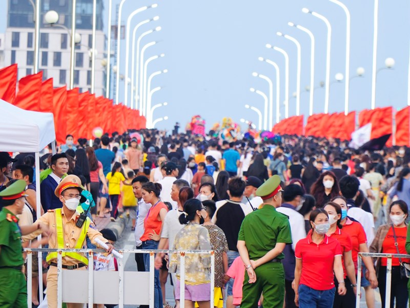 Lễ hội đường phố Đồng Hới thu hút đông đảo du khách - Anh 3