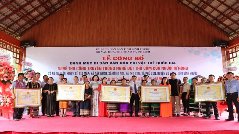 Bình Phước: Công bố nghề dệt thổ cẩm của người M’nông là Di sản văn hóa phi vật thể quốc gia - Anh 1