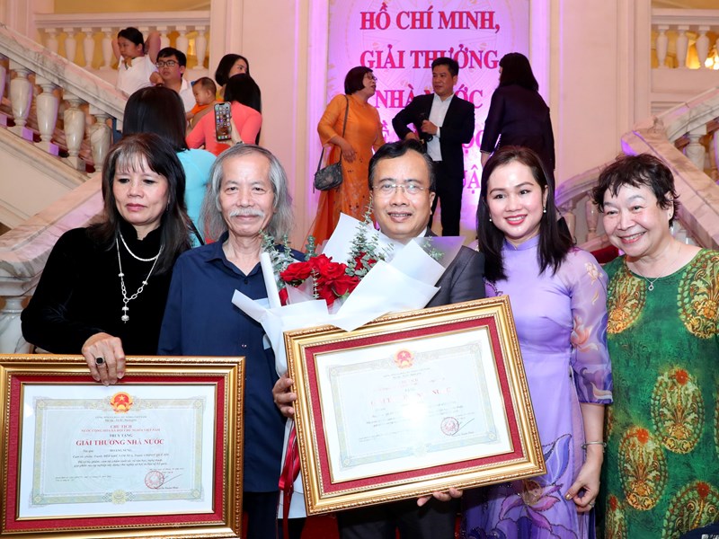 Chủ tịch nước Võ Văn Thưởng: “Đất nước ta cần nhiều hơn nữa các tác phẩm có giá trị cao về tư tưởng và nghệ thuật” - Anh 12