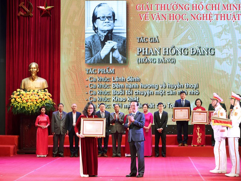 Chủ tịch nước Võ Văn Thưởng: “Đất nước ta cần nhiều hơn nữa các tác phẩm có giá trị cao về tư tưởng và nghệ thuật” - Anh 4