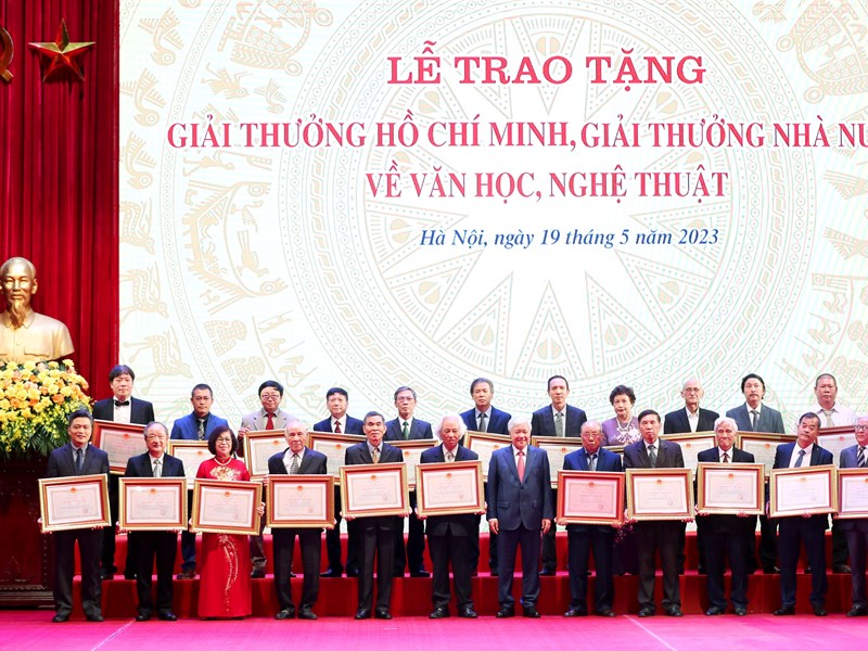 Chủ tịch nước Võ Văn Thưởng: “Đất nước ta cần nhiều hơn nữa các tác phẩm có giá trị cao về tư tưởng và nghệ thuật” - Anh 7