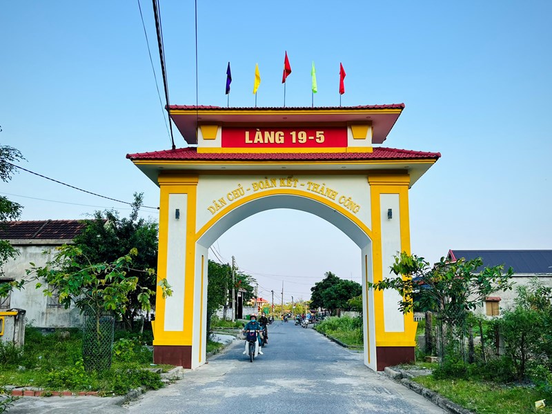 Ngôi làng đặc biệt mang tên 19 tháng 5 ở vịnh Hòn La - Anh 1