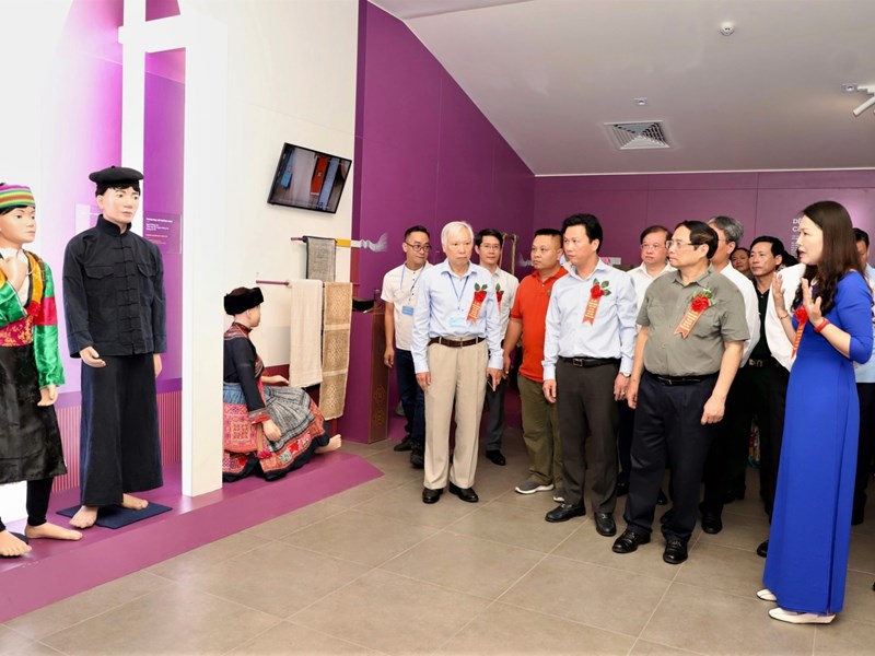 Thủ tướng: Văn hóa là nền tảng vững chắc của truyền thống yêu nước, nguồn lực nội sinh quan trọng cho phát triển bền vững - Anh 2