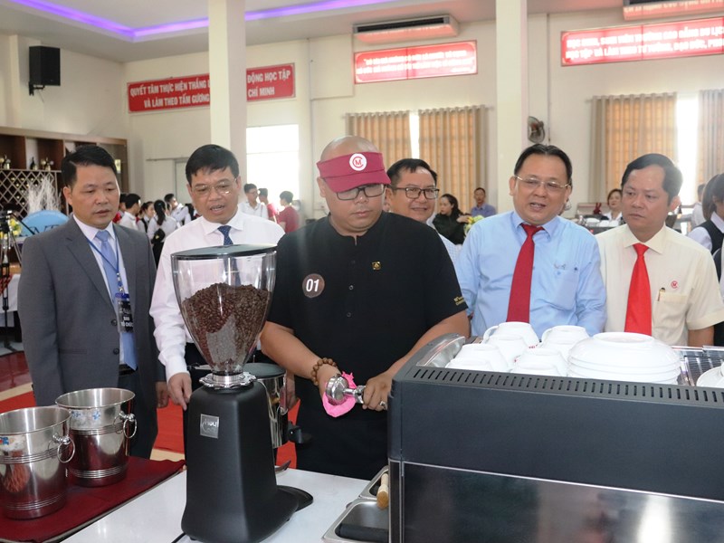 Khánh Hòa: Hấp dẫn thi pha chế cà phê trong chương trình Festival Biển Nha Trang - Anh 5