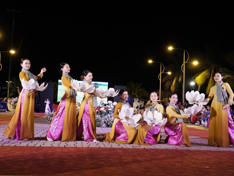 600 bộ áo dài khoe sắc tại Lễ hội Áo dài - Anh 4