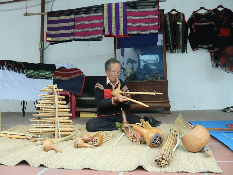 Triển lãm “Đặc trưng văn hoá các dân tộc thiểu số Nam Trung Bộ và Tây Nguyên” - Anh 2