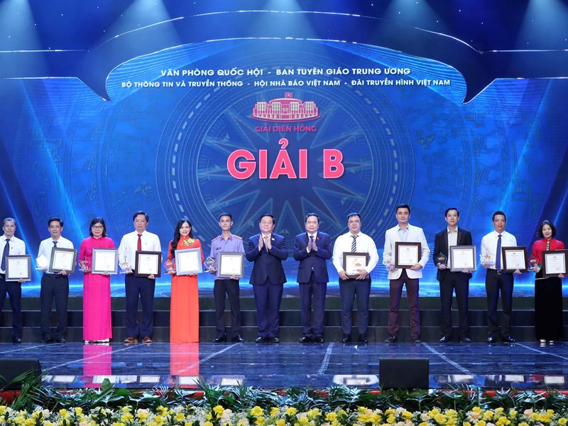 Báo Văn Hóa đoạt Giải Diên Hồng lần thứ nhất - Anh 4