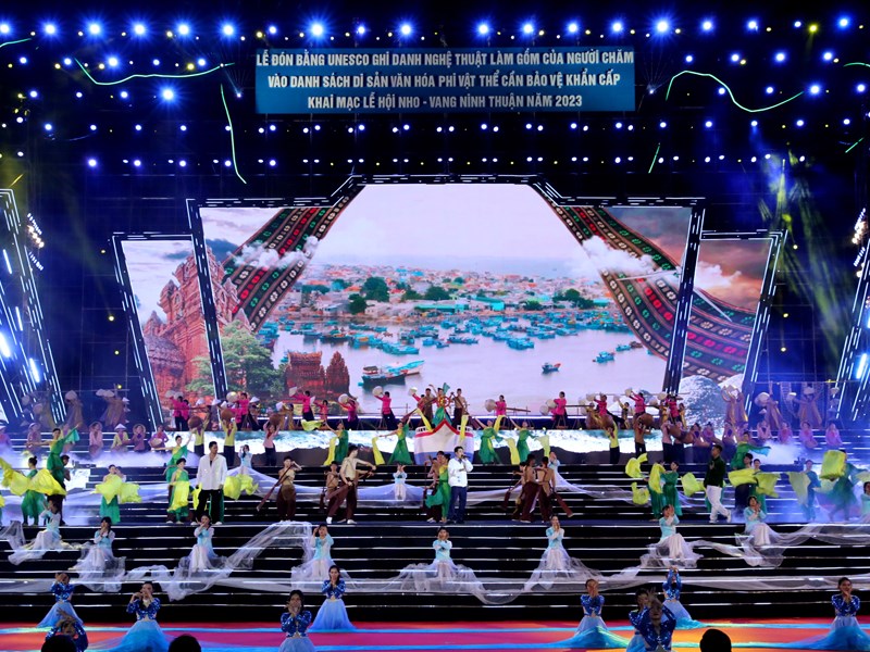 Lễ đón Bằng của UNESCO ghi danh “Nghệ thuật làm gốm của người Chăm