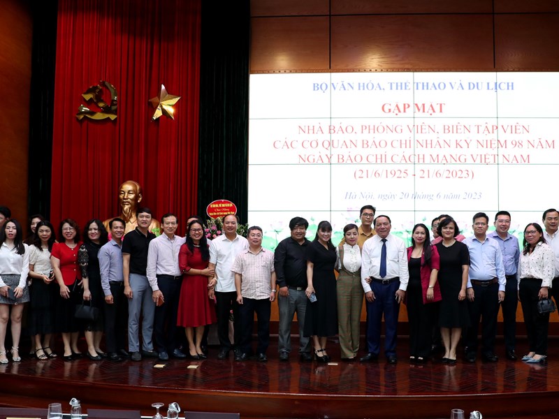 Bộ trưởng Nguyễn Văn Hùng: Bộ VHTTDL trân trọng sự đóng góp của báo chí đối với sự phát triển của ngành - Anh 8