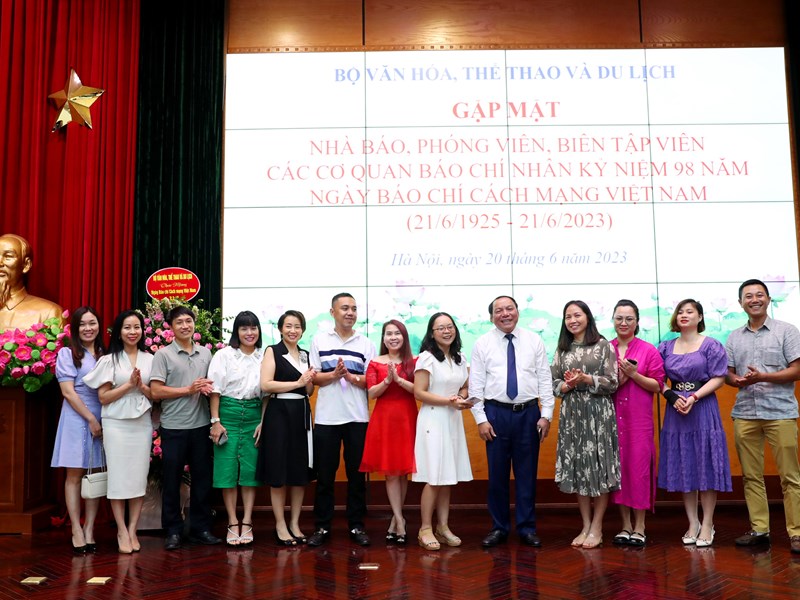 Bộ trưởng Nguyễn Văn Hùng: Bộ VHTTDL trân trọng sự đóng góp của báo chí đối với sự phát triển của ngành - Anh 6