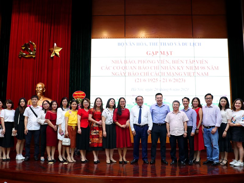 Bộ trưởng Nguyễn Văn Hùng: Bộ VHTTDL trân trọng sự đóng góp của báo chí đối với sự phát triển của ngành - Anh 7