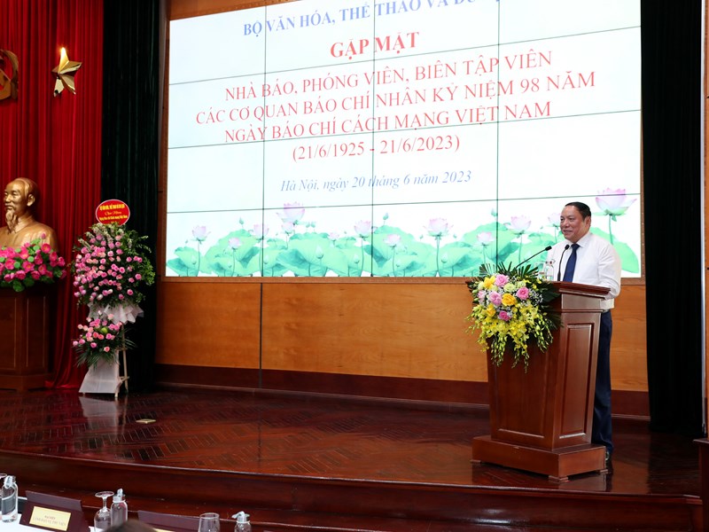 Bộ trưởng Nguyễn Văn Hùng: Bộ VHTTDL trân trọng sự đóng góp của báo chí đối với sự phát triển của ngành - Anh 1