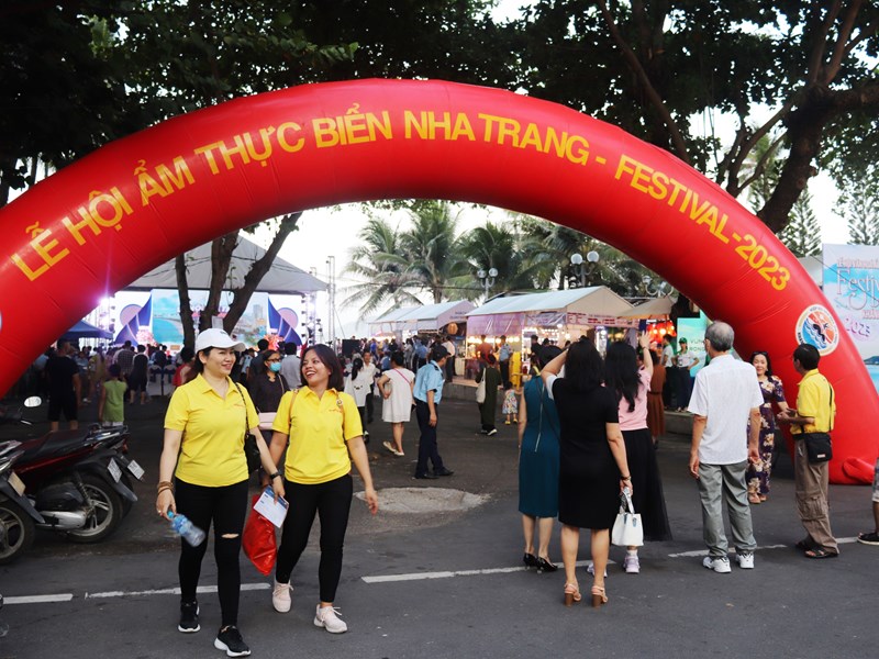 Khánh Hòa: Tăng cường phát triển kinh tế ban đêm, thu hút du khách - Anh 2