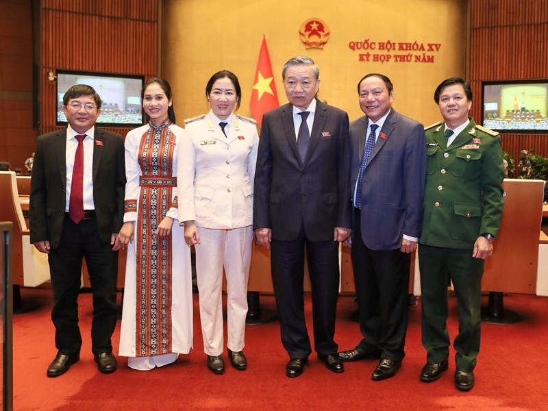 Quốc hội yêu cầu chú trọng bảo tồn và phát huy các giá trị di sản, văn hóa tốt đẹp của các dân tộc - Anh 2