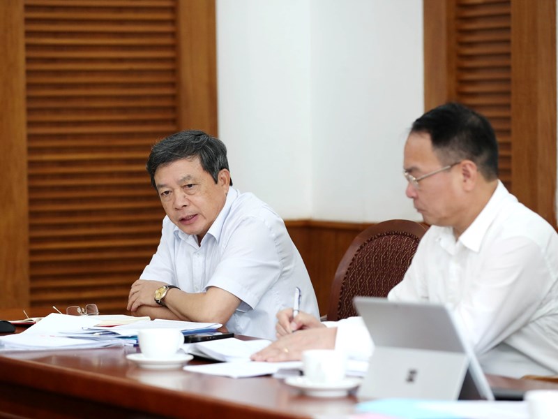 Bộ trưởng Nguyễn Văn Hùng: 