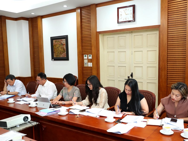 Bộ trưởng Nguyễn Văn Hùng: 