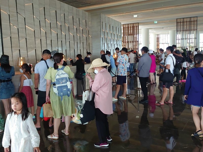 Khánh Hòa: Khó tuyển lao động du lịch vì mức lương chưa hấp dẫn - Anh 2