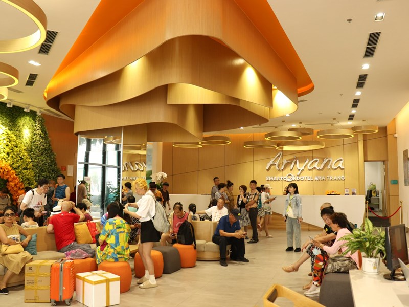 Khánh Hòa: Khó tuyển lao động du lịch vì mức lương chưa hấp dẫn - Anh 1