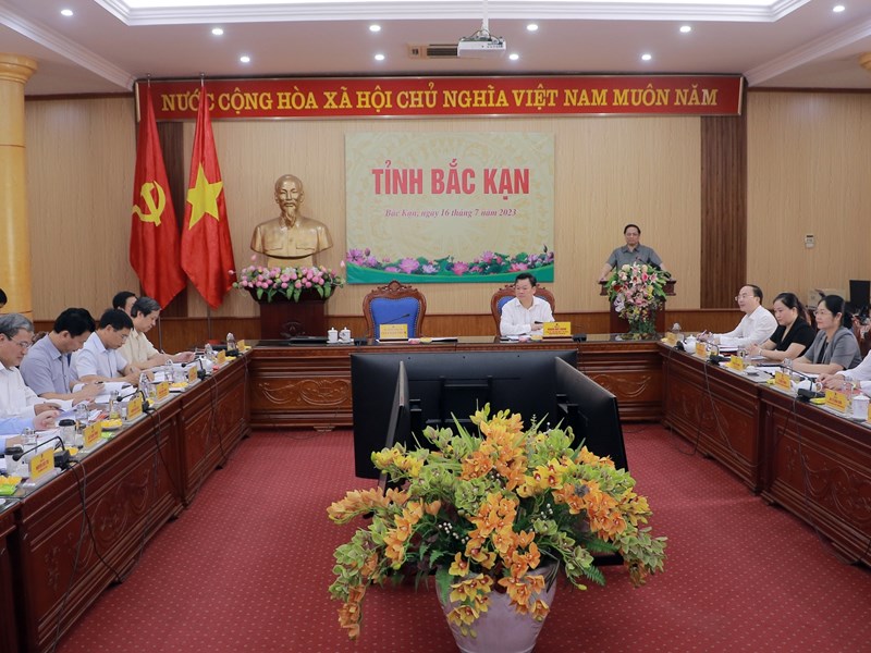 Thủ tướng: Bắc Kạn nên tập trung đầu tư có trọng tâm, trọng điểm để thúc đẩy phát triển du lịch - Anh 3