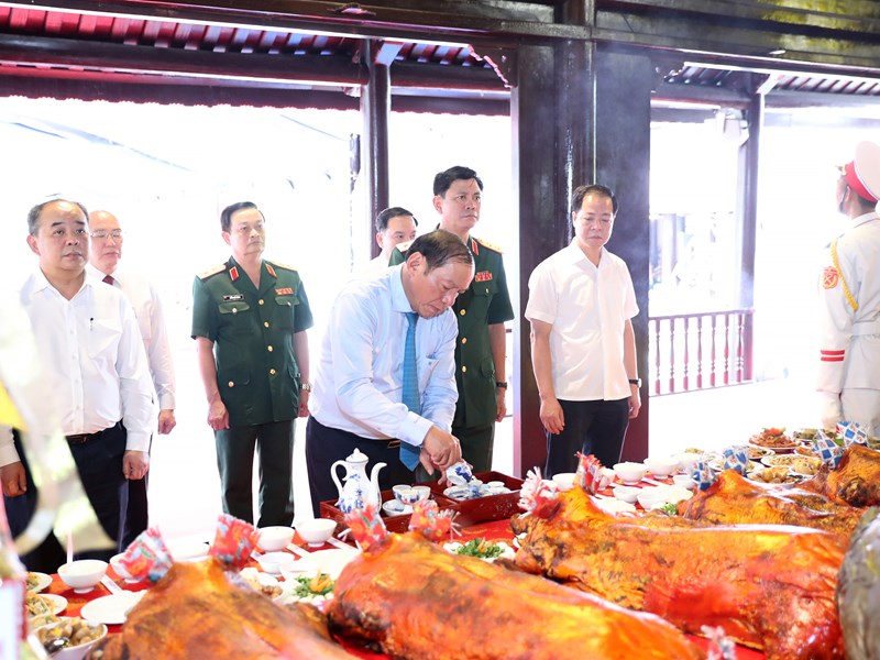 Chủ tịch nước nguyện chuông khai lễ Lễ giỗ các Anh hùng liệt sĩ hi sinh tại Côn Đảo - Anh 5