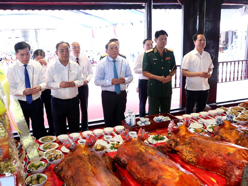 Chủ tịch nước nguyện chuông khai lễ Lễ giỗ các Anh hùng liệt sĩ hi sinh tại Côn Đảo - Anh 4