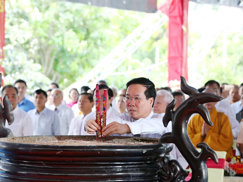 Chủ tịch nước nguyện chuông khai lễ Lễ giỗ các Anh hùng liệt sĩ hi sinh tại Côn Đảo - Anh 3