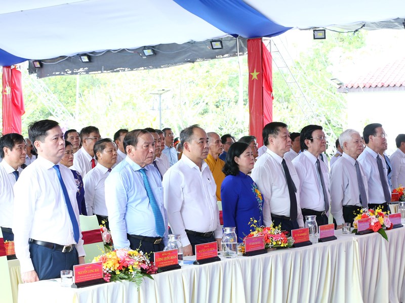 Chủ tịch nước nguyện chuông khai lễ Lễ giỗ các Anh hùng liệt sĩ hi sinh tại Côn Đảo - Anh 8