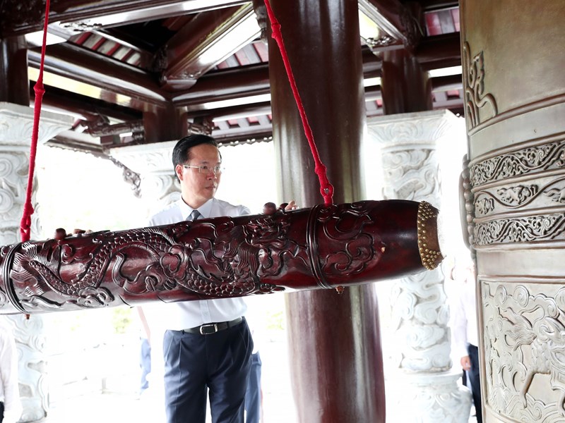 Chủ tịch nước nguyện chuông khai lễ Lễ giỗ các Anh hùng liệt sĩ hi sinh tại Côn Đảo - Anh 1