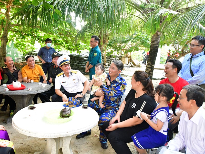 Phó Bí thư Tỉnh ủy, Chủ tịch UBND tỉnh Khánh Hòa: Phát triển Trường Sa trở thành trung tâm kinh tế, văn hóa, xã hội trên biển - Anh 3