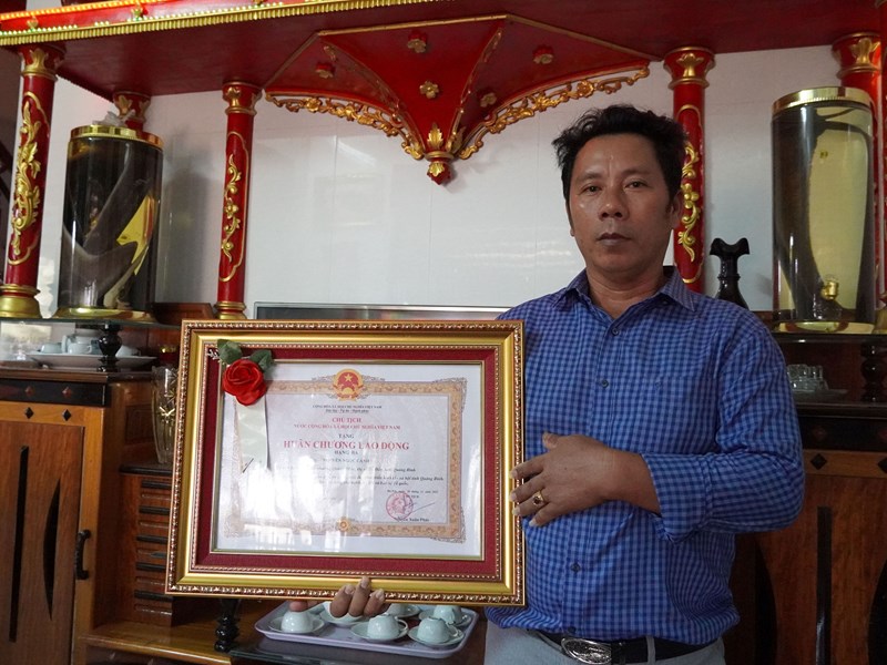Ngư dân Nguyễn Ngọc Cảnh vượt khó bám biển làm giàu - Anh 1