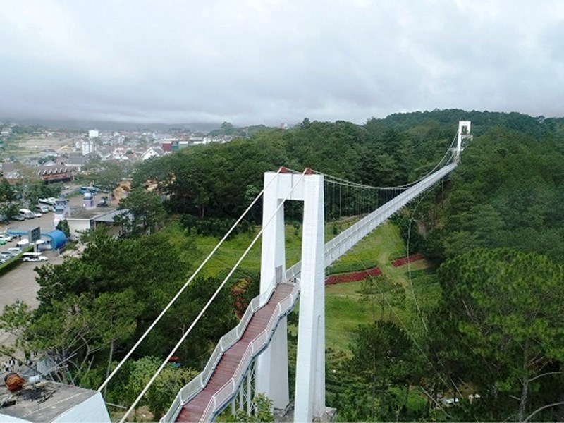 Lâm Đồng:  Đưa cầu kính 7D đầu tiên tại Tây Nguyên vào phục vụ du khách - Anh 1