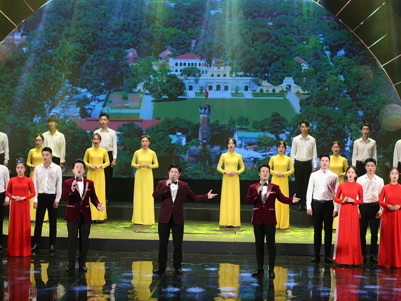 Tự hào với “Giai điệu Tổ quốc” - Anh 16