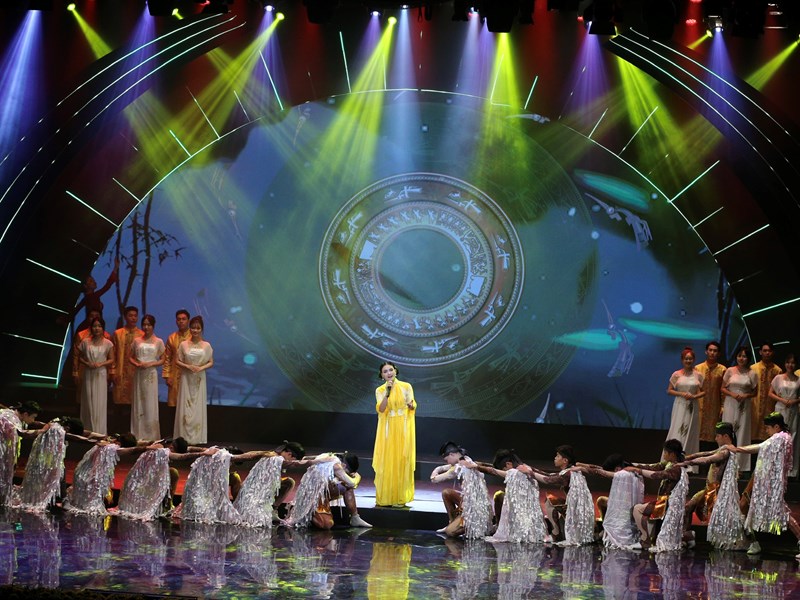 Tự hào với “Giai điệu Tổ quốc” - Anh 8