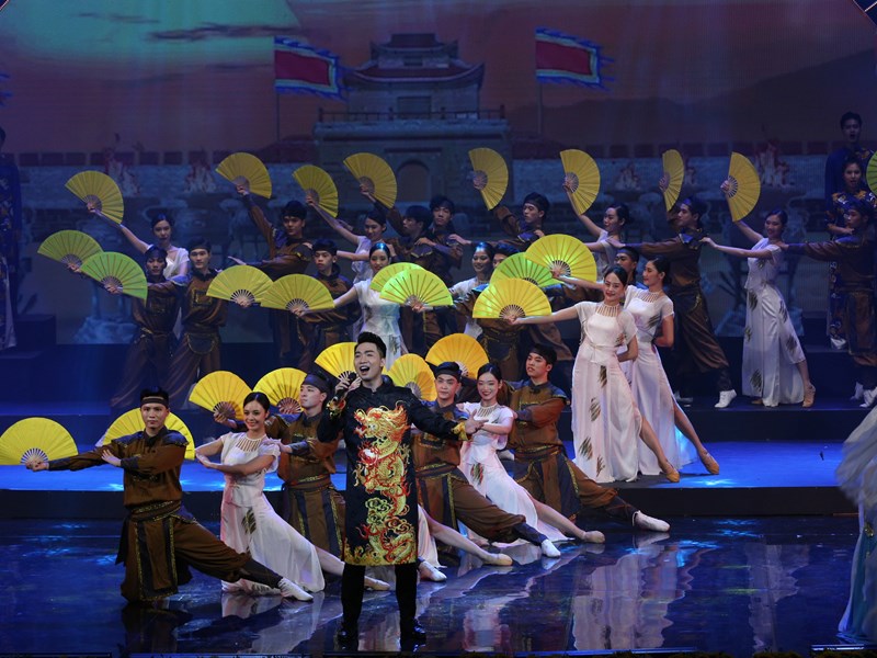 Tự hào với “Giai điệu Tổ quốc” - Anh 13