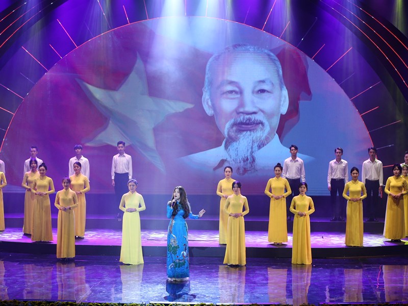 Tự hào với “Giai điệu Tổ quốc” - Anh 1