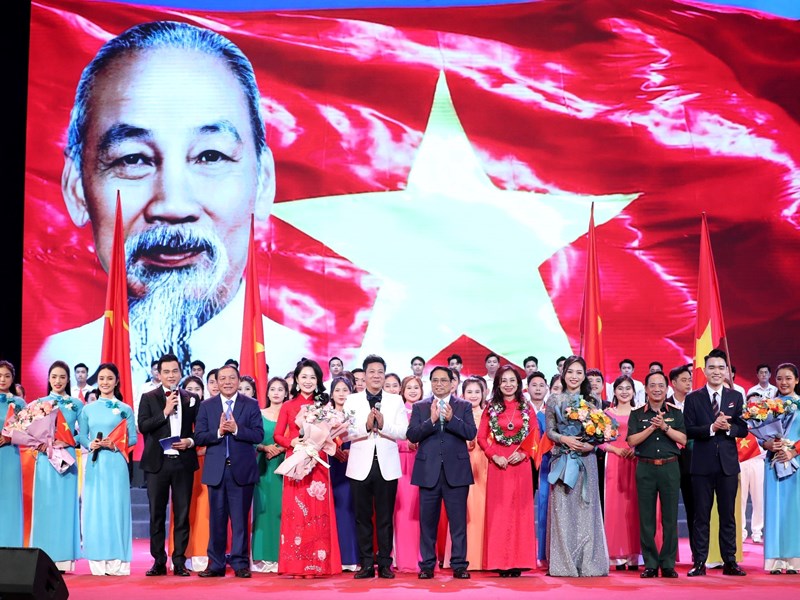Thủ tướng: Những điển hình tiên tiến tiếp tục là nguồn cảm hứng, động lực cho phát triển văn hóa - Anh 8